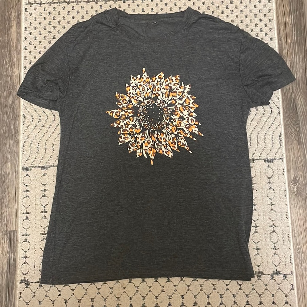 Large leopard sunflower t-shirt